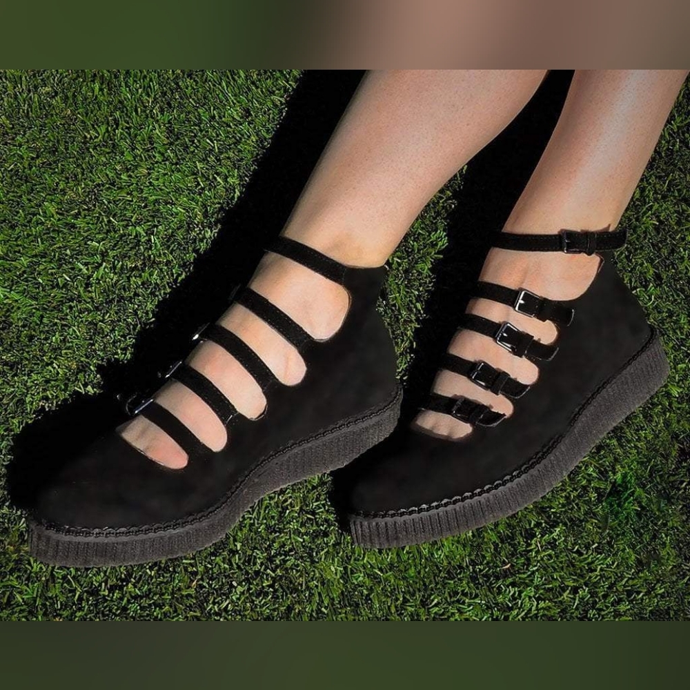 Tuk Footwear